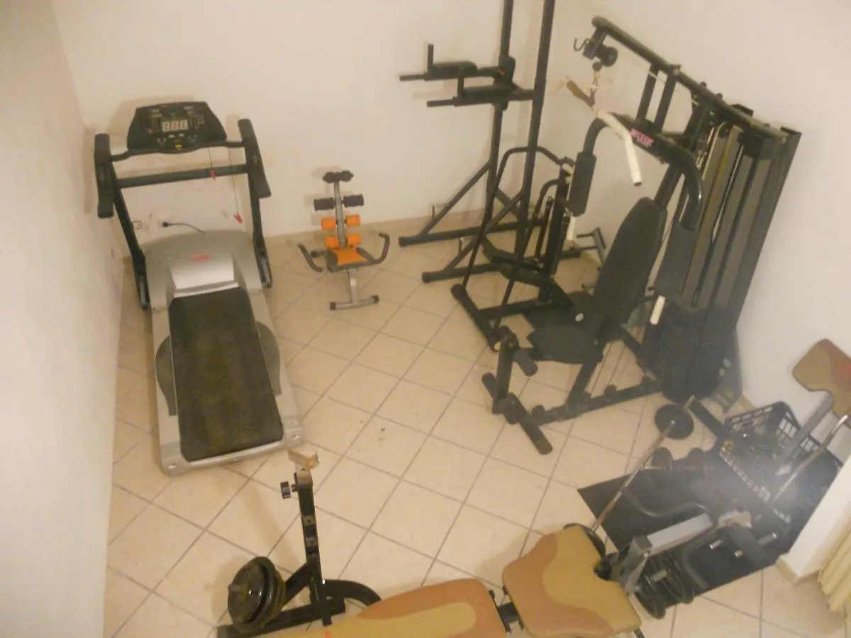 Pedra Residence Στρόμπολι 2*,