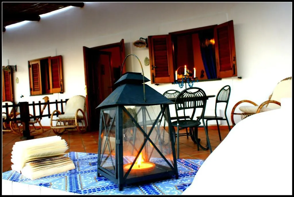 ** Ξενοδοχείο με διαμερίσματα Pedra Residence Στρόμπολι Ιταλία